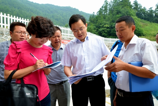 省检查评估组考核我县生育文明建设情况